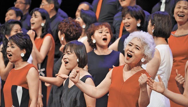 台灣首屆樂齡合唱節登場 500位銀髮族唱出第二人生